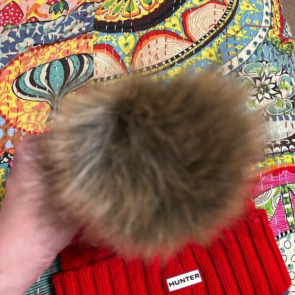 NWT Hunter Cable Knit Beanie with Faux Fur Pom main image 4